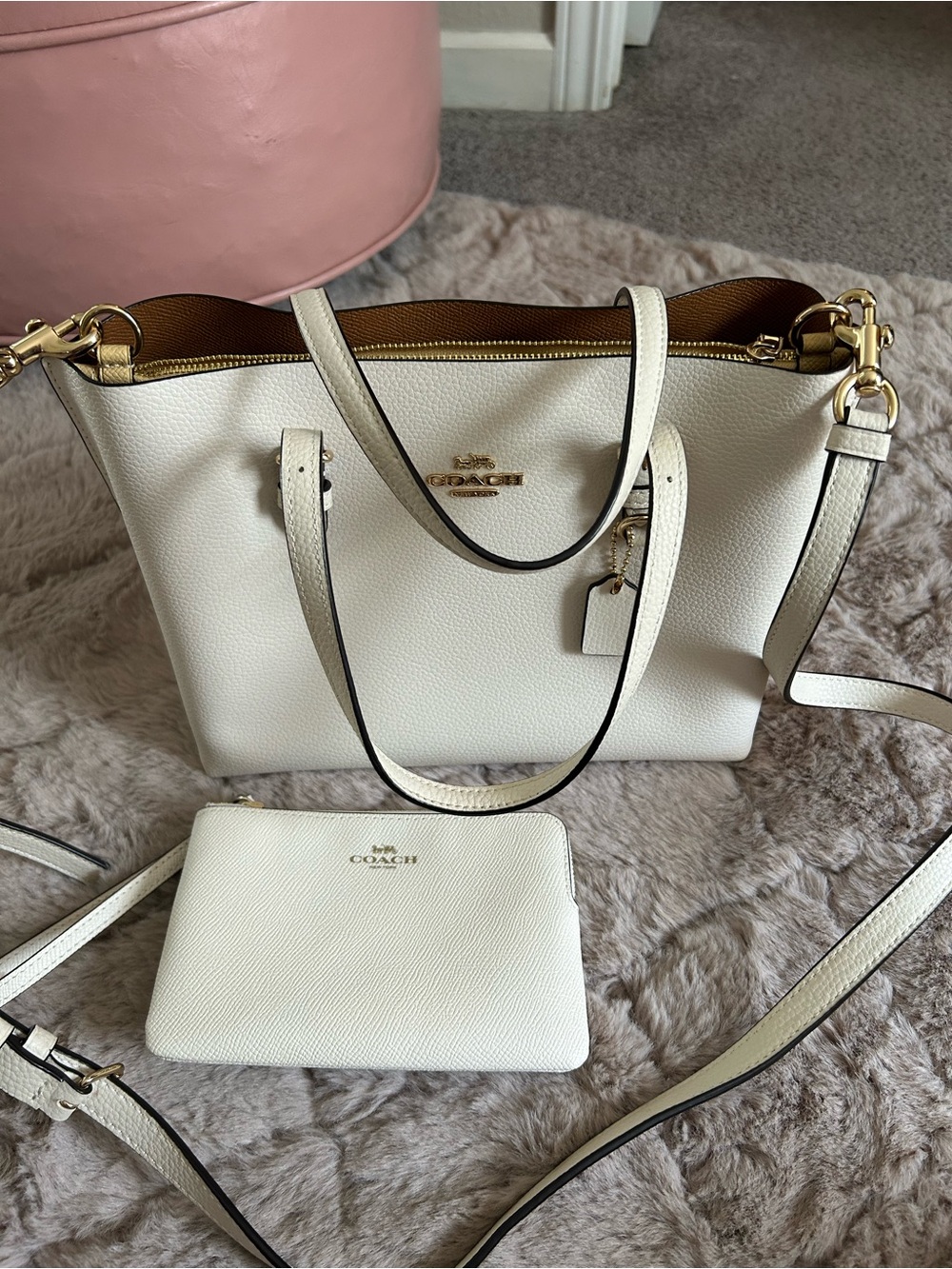 Brand new Coach White Pebbled Leather Tote with Gold Hardware and Wristlet - Picture 3 of 16